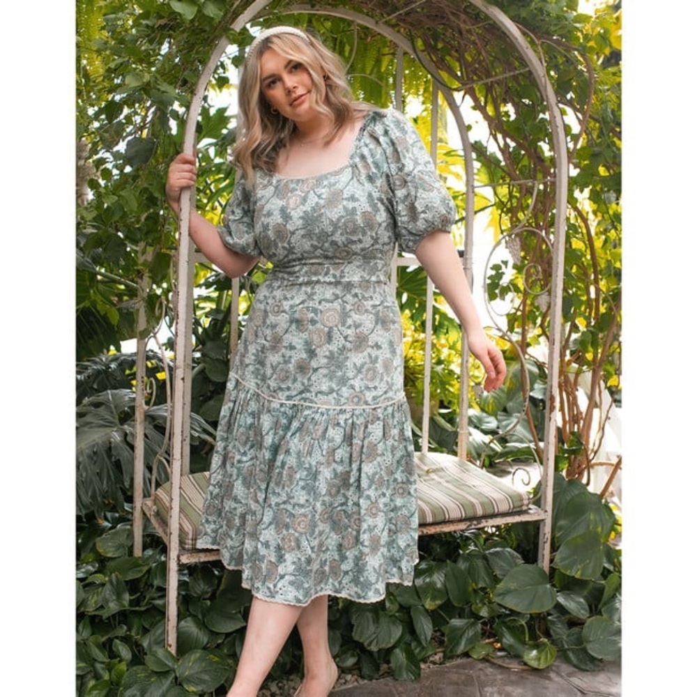 ivy city co ariel floral square neck midi dress